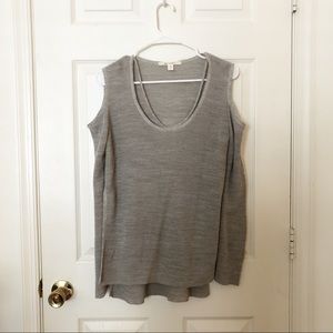 Keyhole shoulder sweater with side slits
